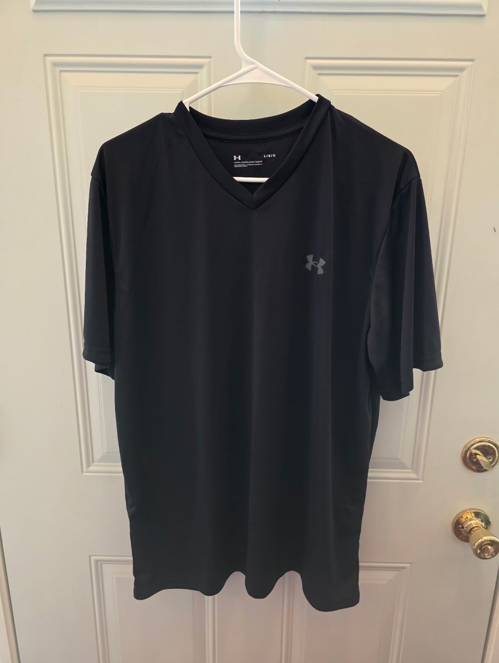 Under Armour Men’s Black V-Neck Athletic Tee Size Large-New With Tags